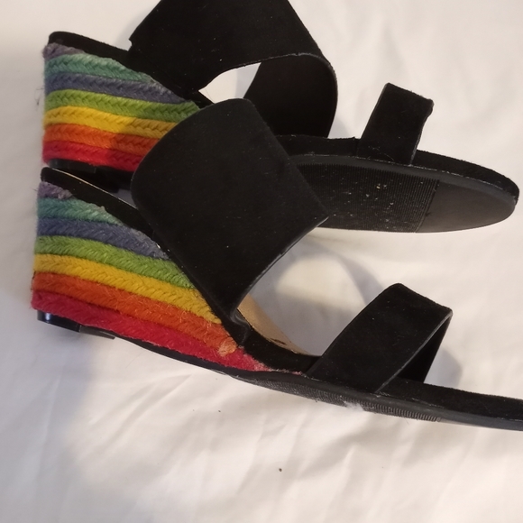 Shoe - Picture 3 of 4